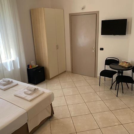 Tuanis Hotel Naples Luaran gambar