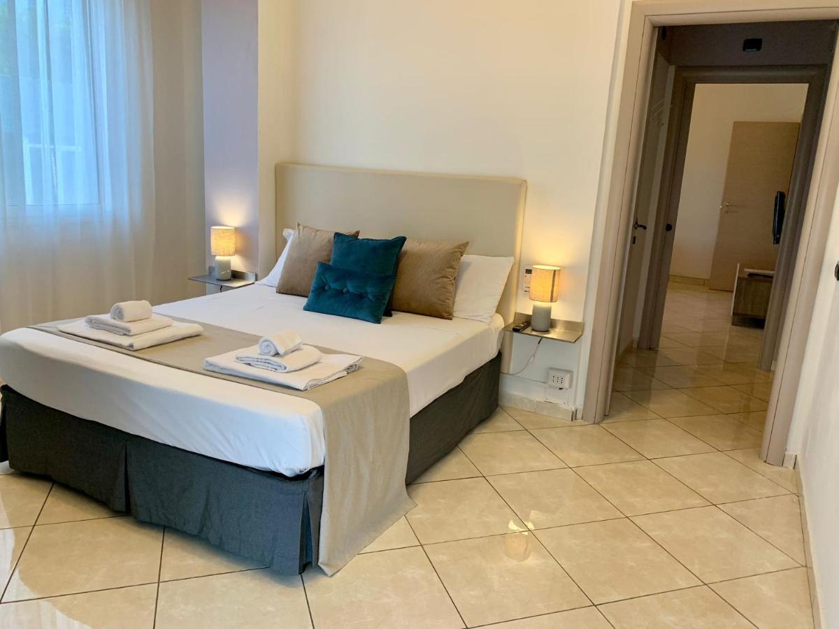 Tuanis Hotel Naples Luaran gambar