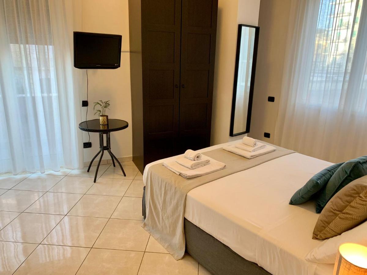 Tuanis Hotel Naples Luaran gambar