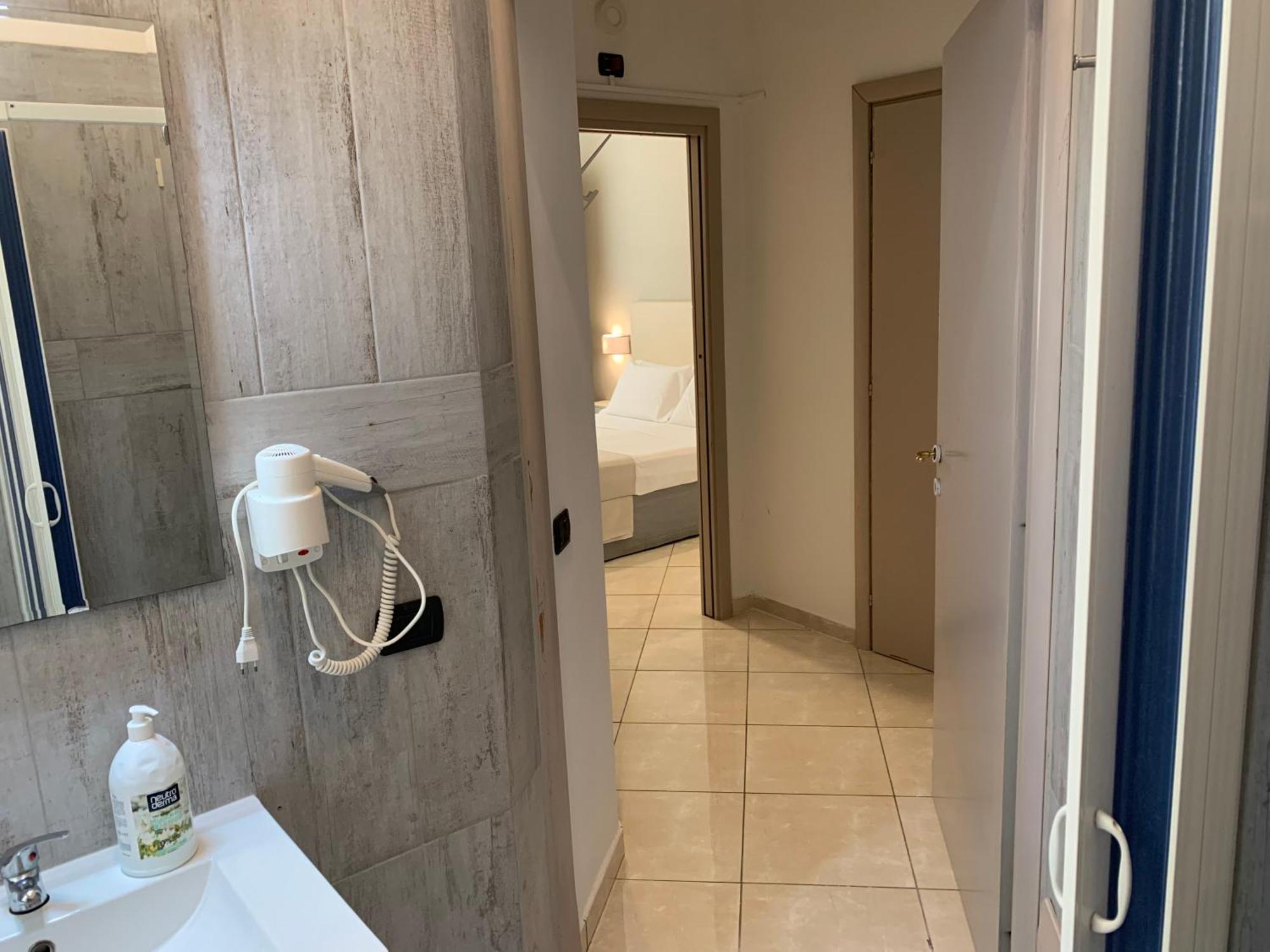 Tuanis Hotel Naples Luaran gambar