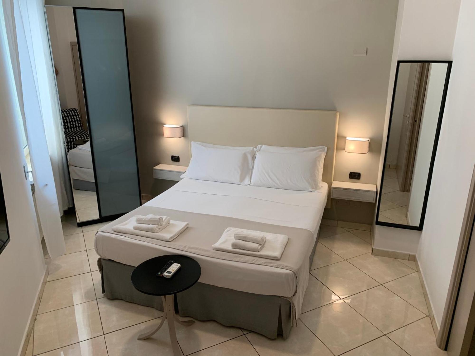 Tuanis Hotel Naples Luaran gambar