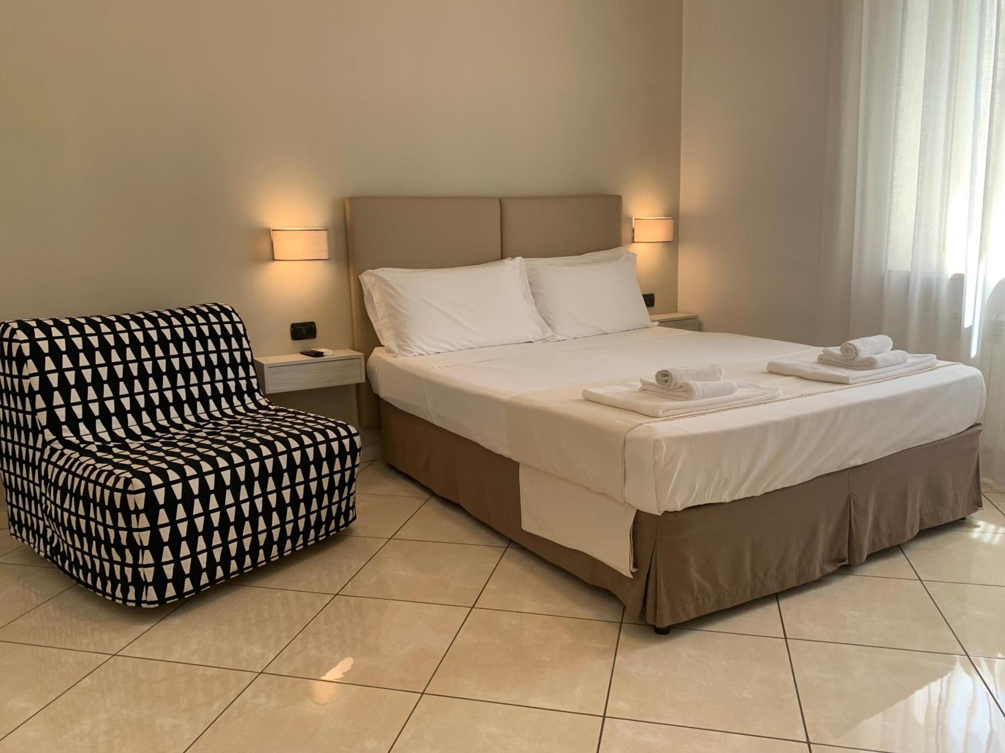 Tuanis Hotel Naples Luaran gambar