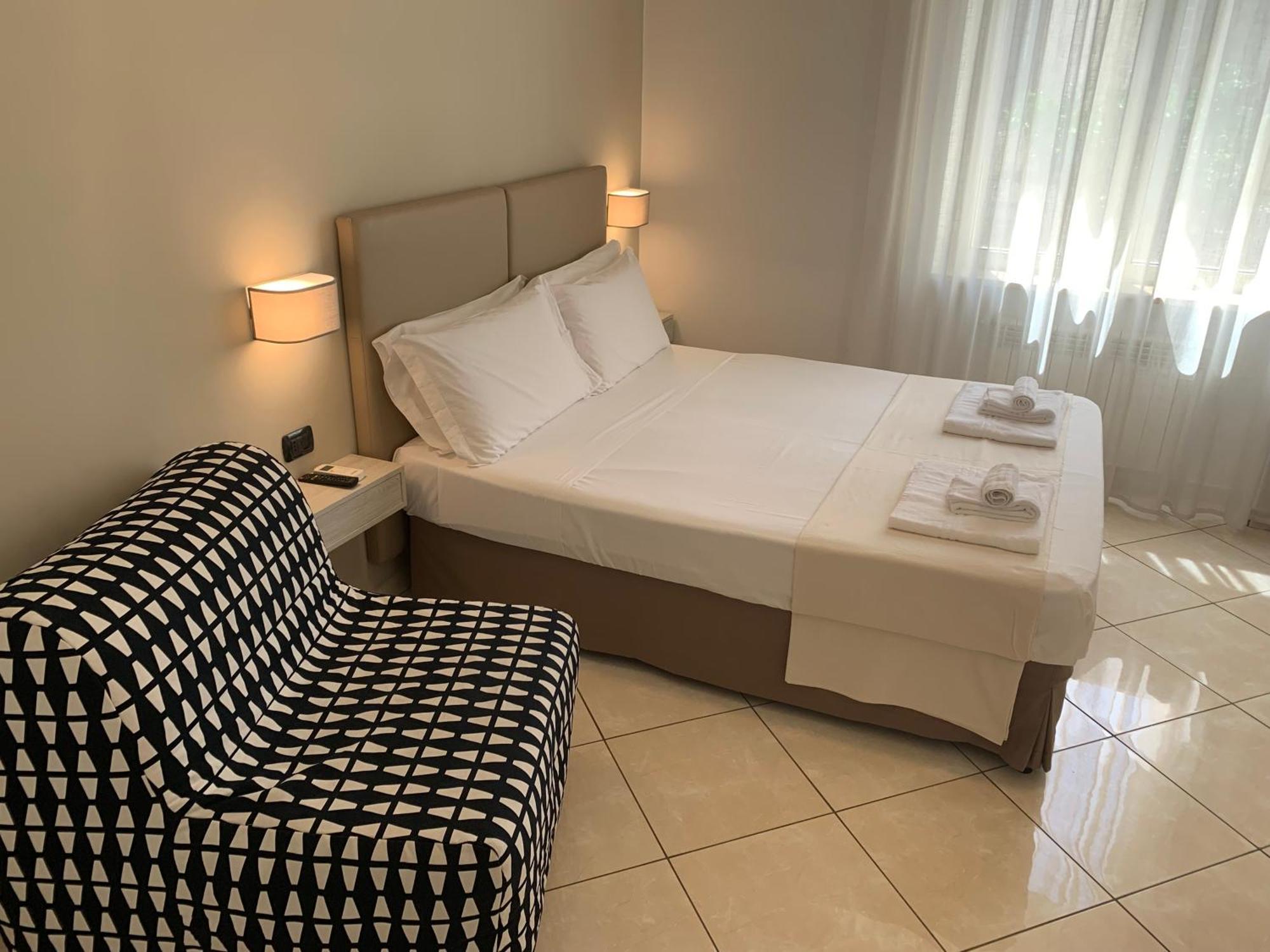 Tuanis Hotel Naples Luaran gambar