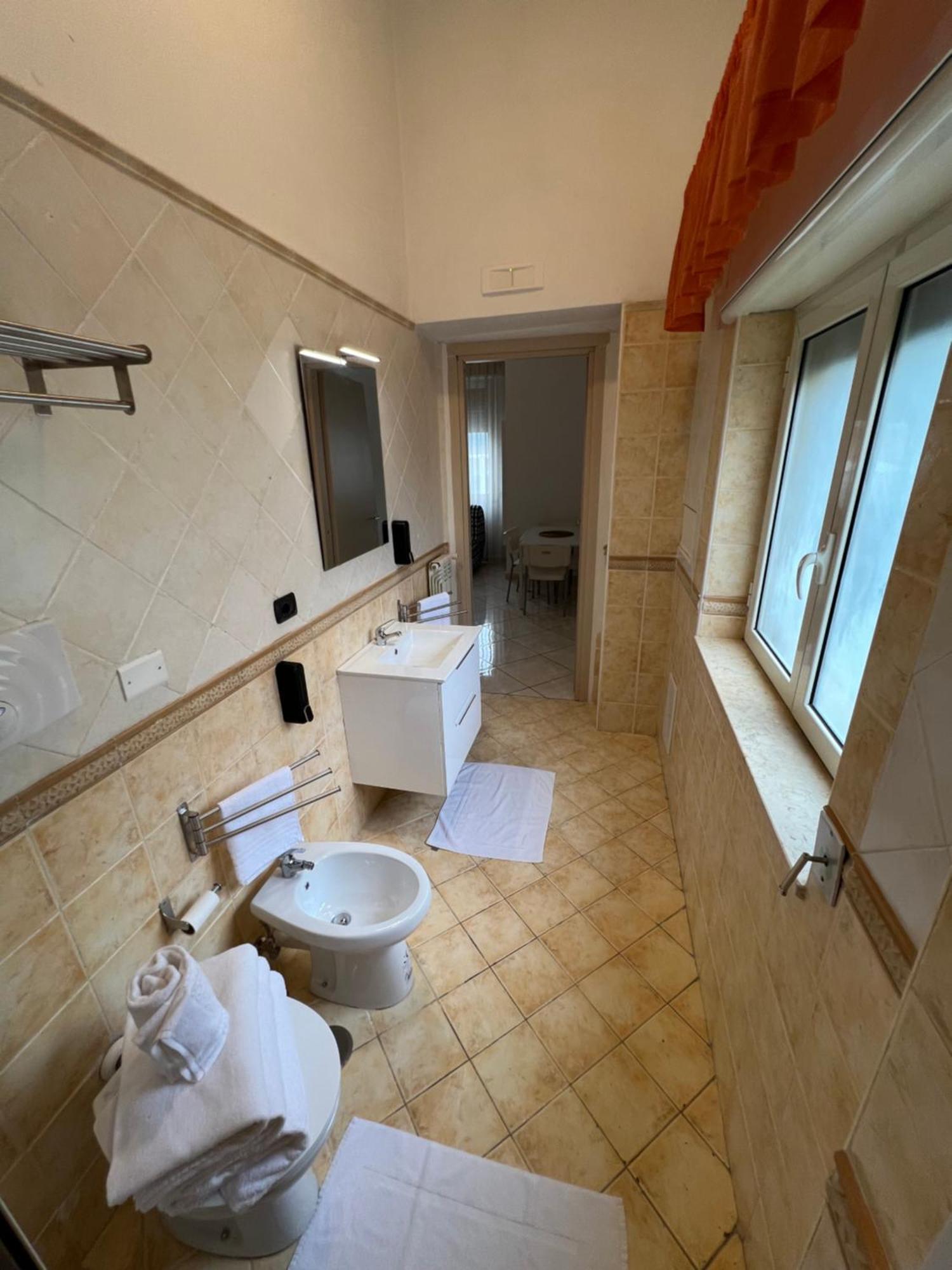 Tuanis Hotel Naples Luaran gambar